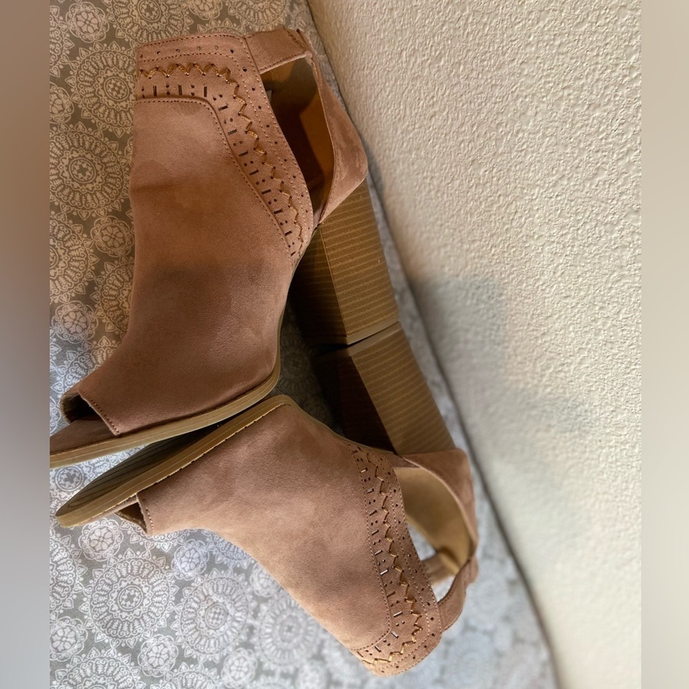 Qupid~Neutral~Faux Suede~Open Toe~Stack Heel~Buckle Closure~Ankle Bootie~Size 10 - Picture 10 of 16